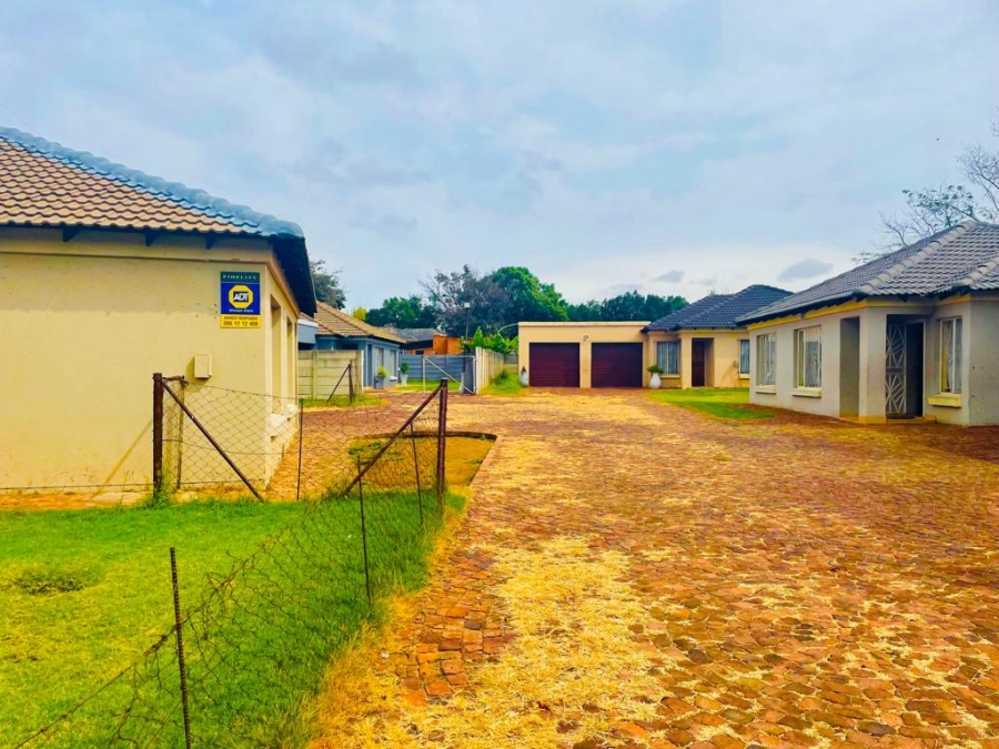 3 Bedroom Property for Sale in Dunnottar Gauteng