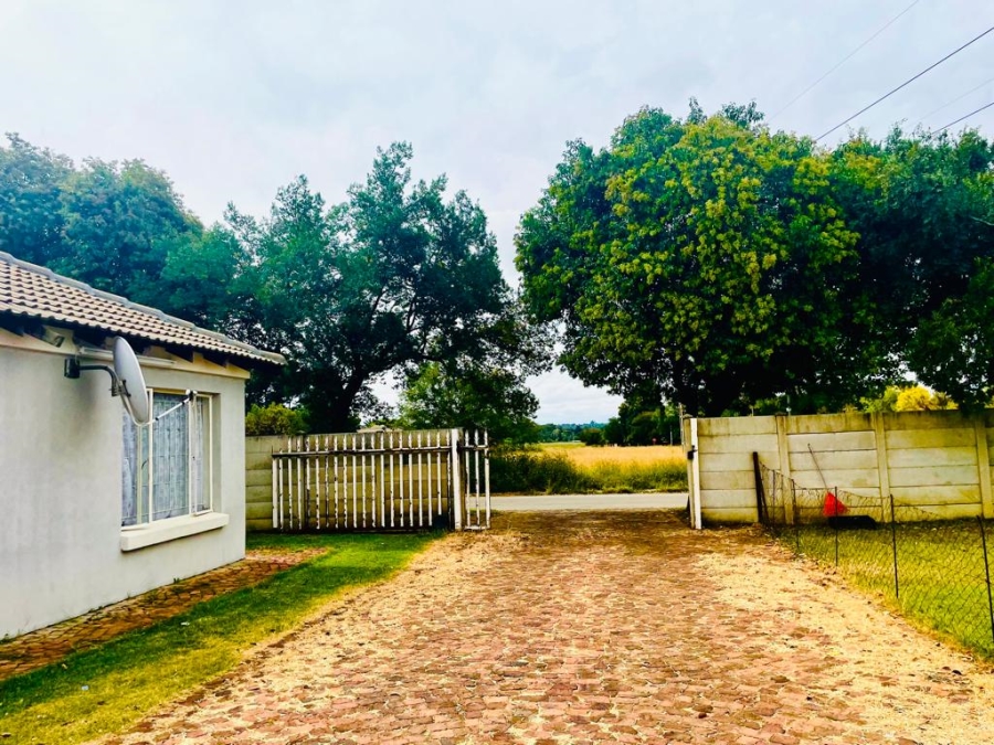 3 Bedroom Property for Sale in Dunnottar Gauteng