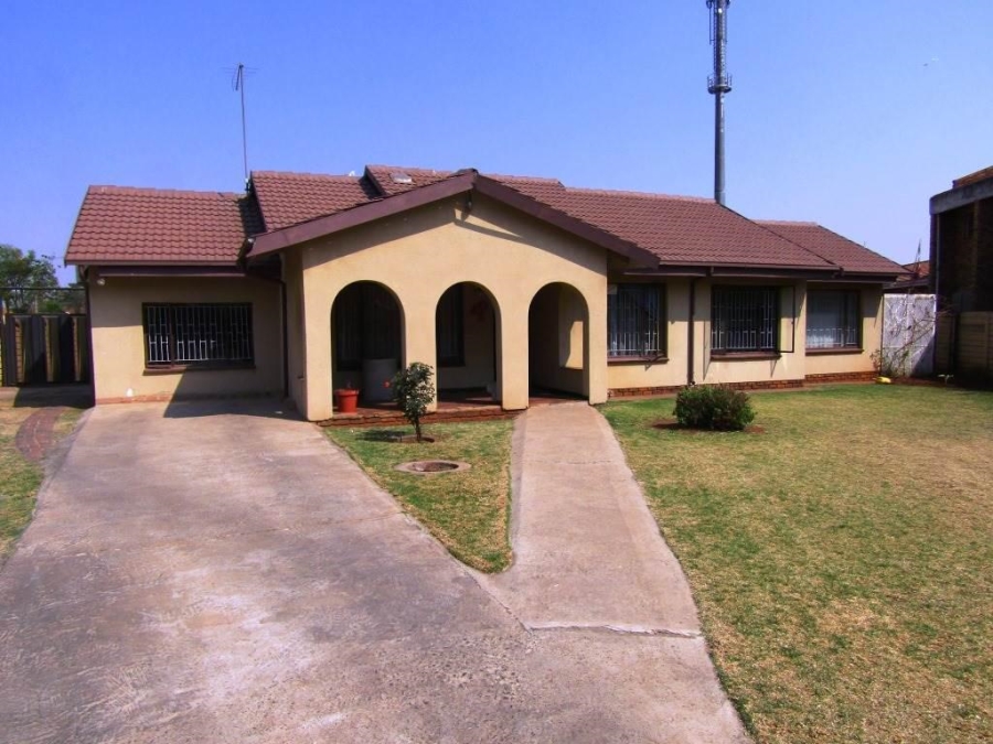 4 Bedroom Property for Sale in Bakerton Gauteng