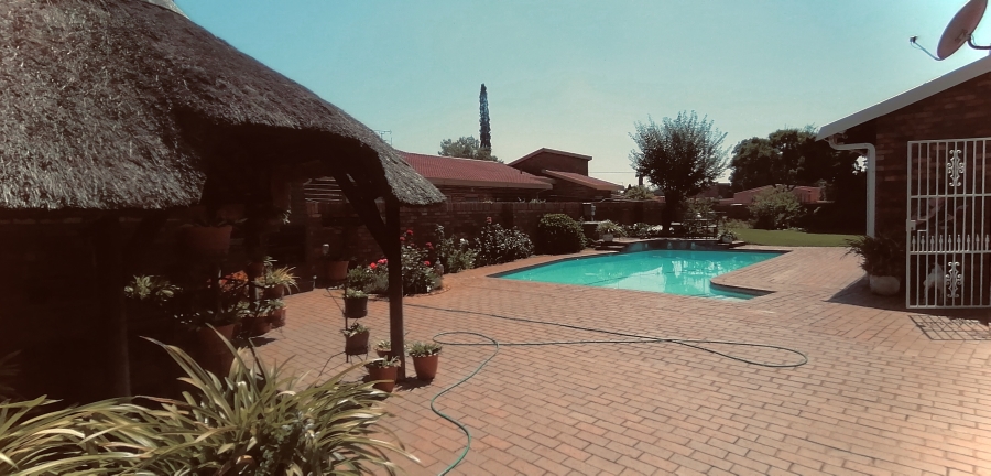 3 Bedroom Property for Sale in Selcourt Gauteng