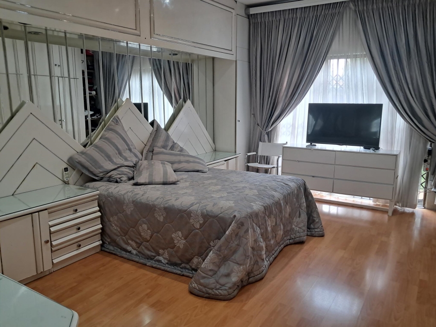 5 Bedroom Property for Sale in Mackenzie Park Gauteng