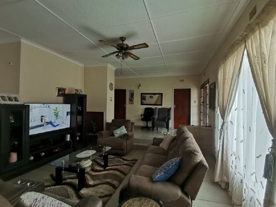 3 Bedroom Property for Sale in Towerby Gauteng