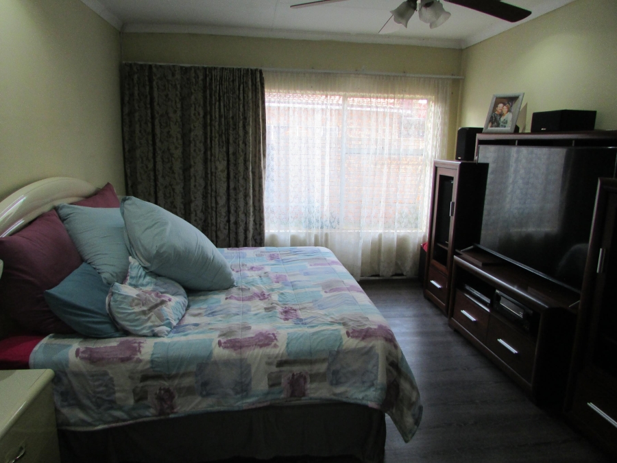 3 Bedroom Property for Sale in Helikonpark Gauteng