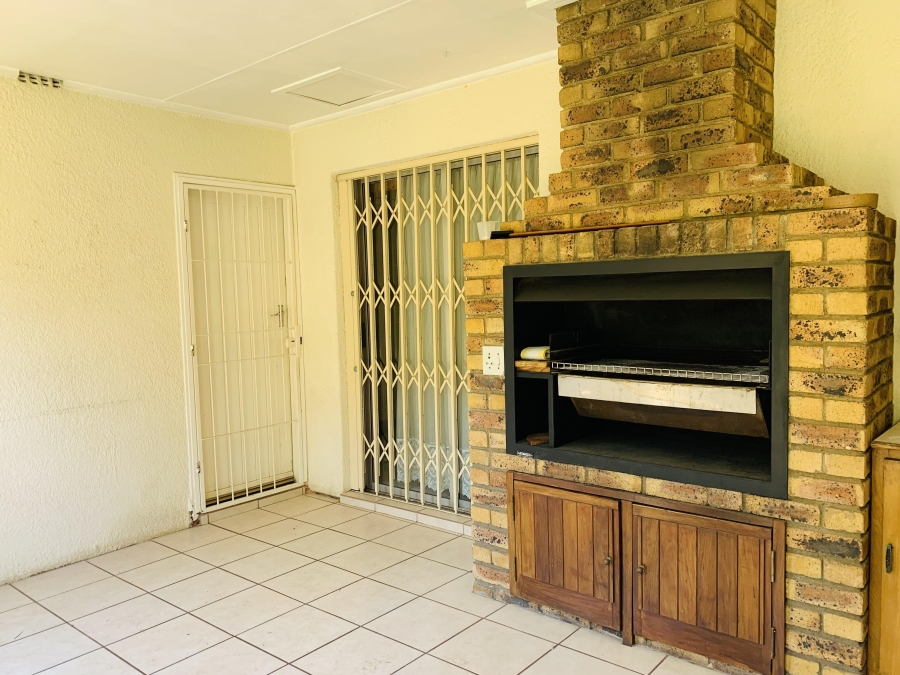 To Let 4 Bedroom Property for Rent in Birchleigh North Gauteng