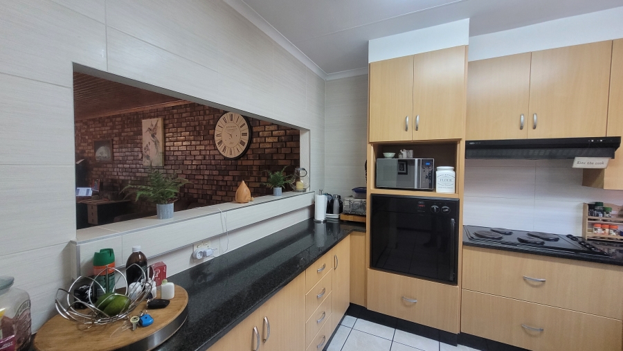 To Let 3 Bedroom Property for Rent in Randhart Gauteng