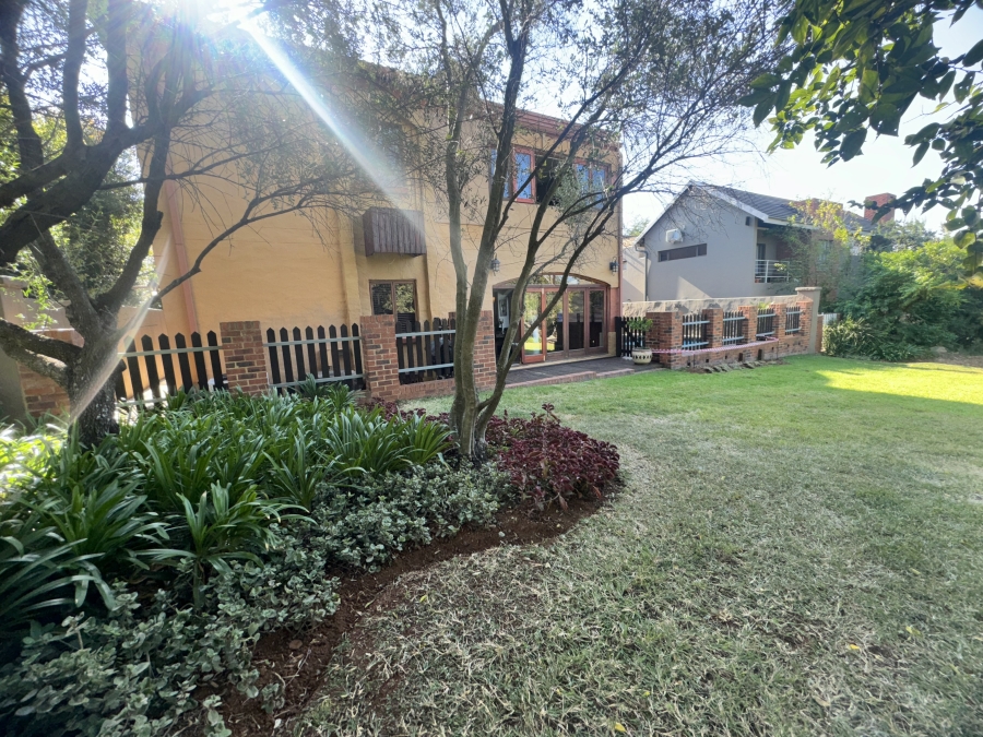 5 Bedroom Property for Sale in Featherbrooke Estate Gauteng