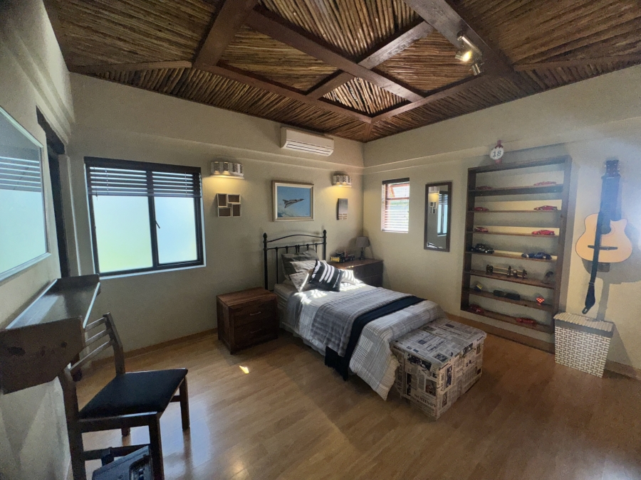 5 Bedroom Property for Sale in Featherbrooke Estate Gauteng