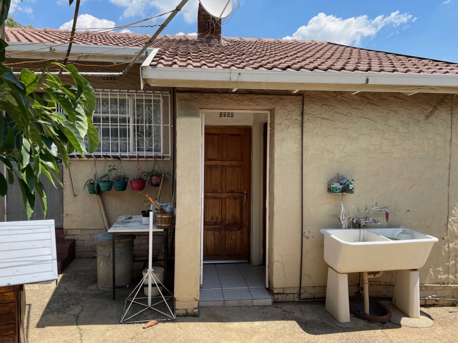 6 Bedroom Property for Sale in Edenvale Central Gauteng