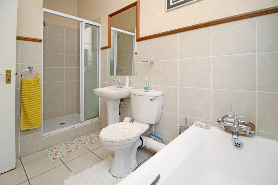 2 Bedroom Property for Sale in Broadacres Gauteng