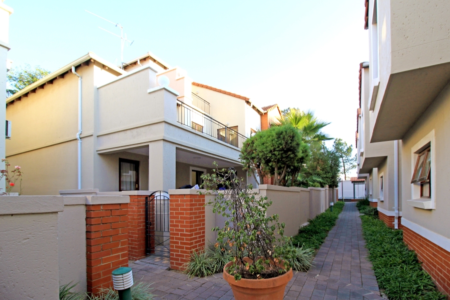 2 Bedroom Property for Sale in Broadacres Gauteng