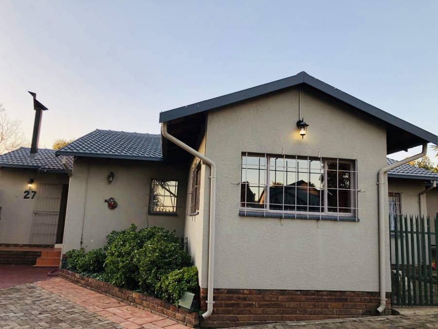 6 Bedroom Property for Sale in Brackenhurst Gauteng