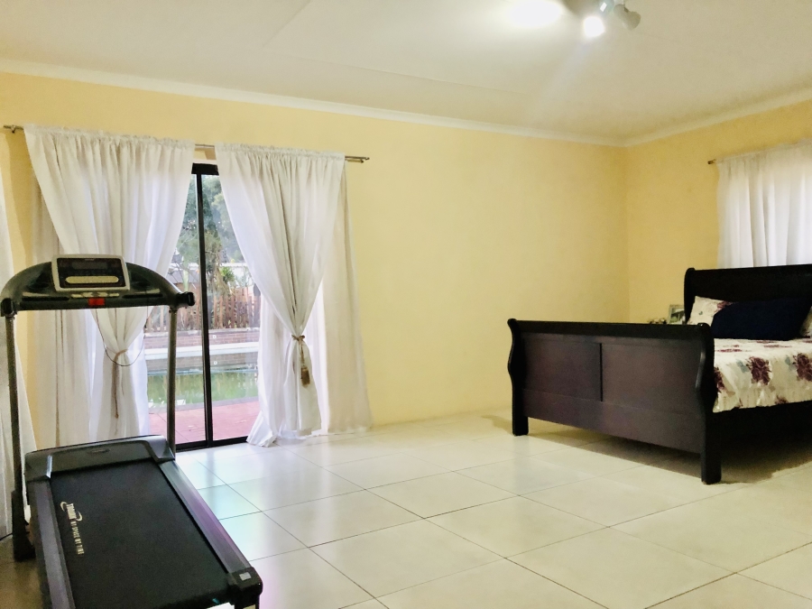 6 Bedroom Property for Sale in Brackenhurst Gauteng