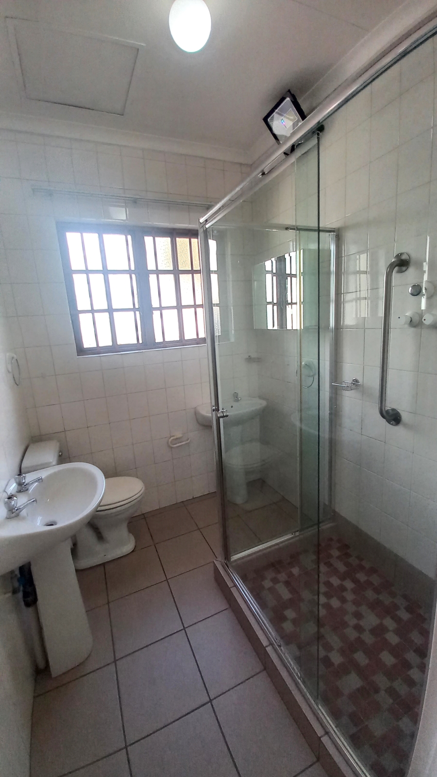 To Let 2 Bedroom Property for Rent in Bromhof Gauteng