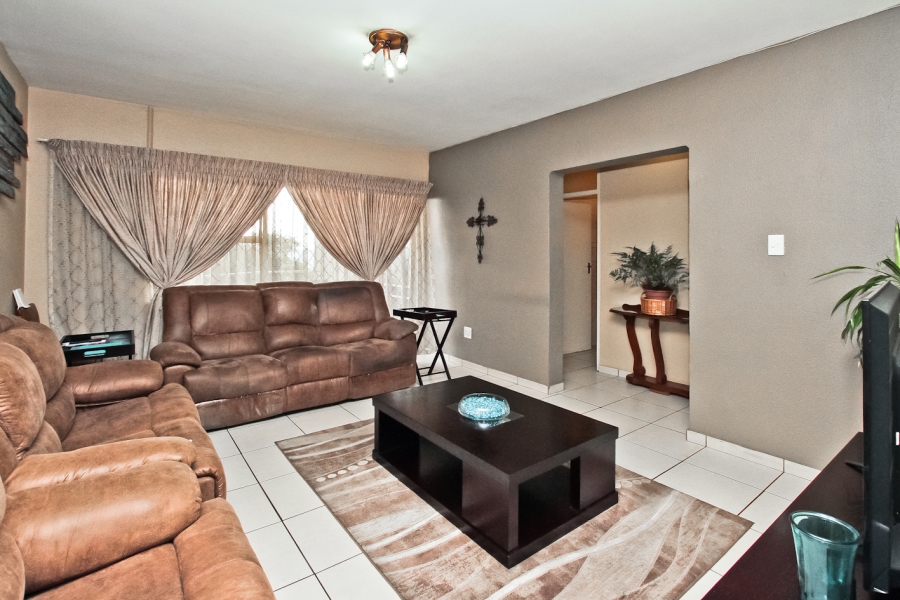 To Let 2 Bedroom Property for Rent in Primrose Hill Gauteng