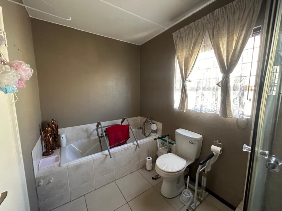 2 Bedroom Property for Sale in Honeypark Gauteng