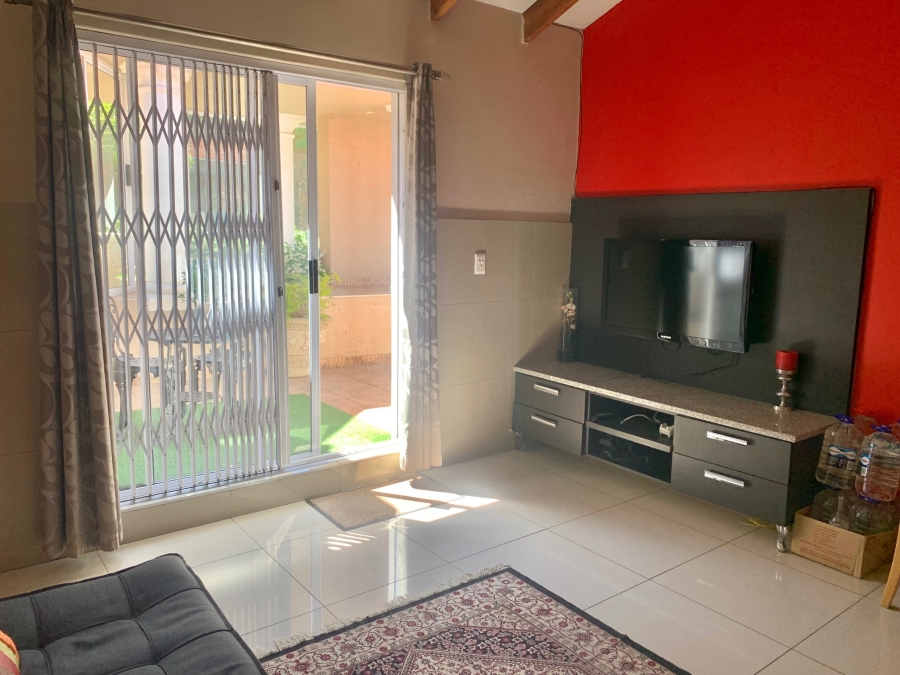 To Let 1 Bedroom Property for Rent in Hurlingham Manor Gauteng