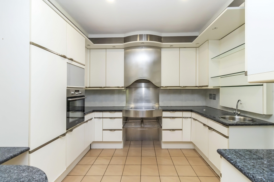 To Let 4 Bedroom Property for Rent in Hurlingham Gauteng