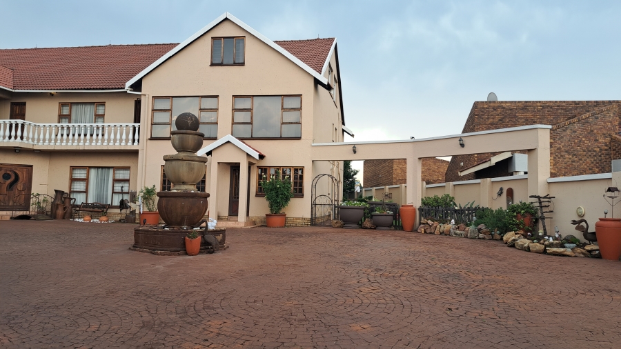 7 Bedroom Property for Sale in Sunward Park Gauteng