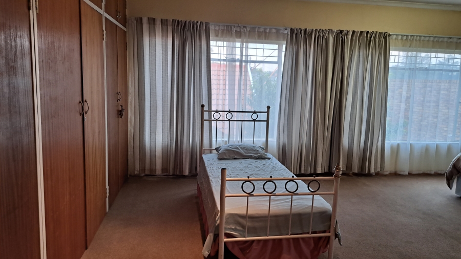 7 Bedroom Property for Sale in Sunward Park Gauteng