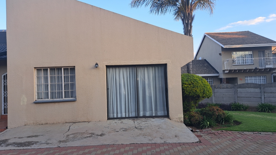 To Let 1 Bedroom Property for Rent in Sunward Park Gauteng