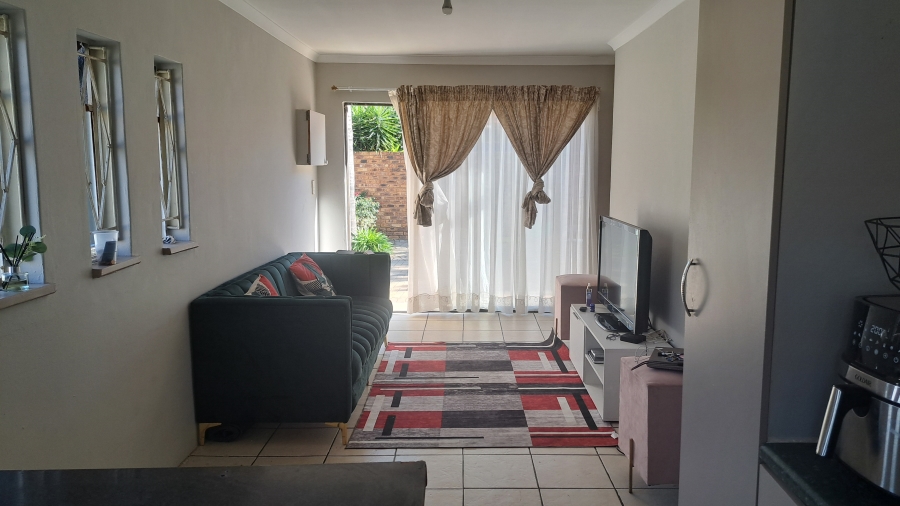 To Let 1 Bedroom Property for Rent in Sunward Park Gauteng