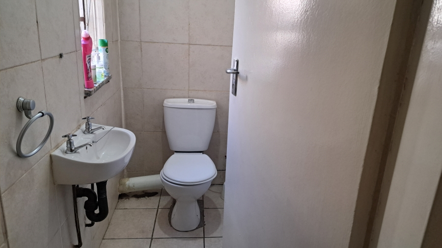 To Let 1 Bedroom Property for Rent in Sunward Park Gauteng