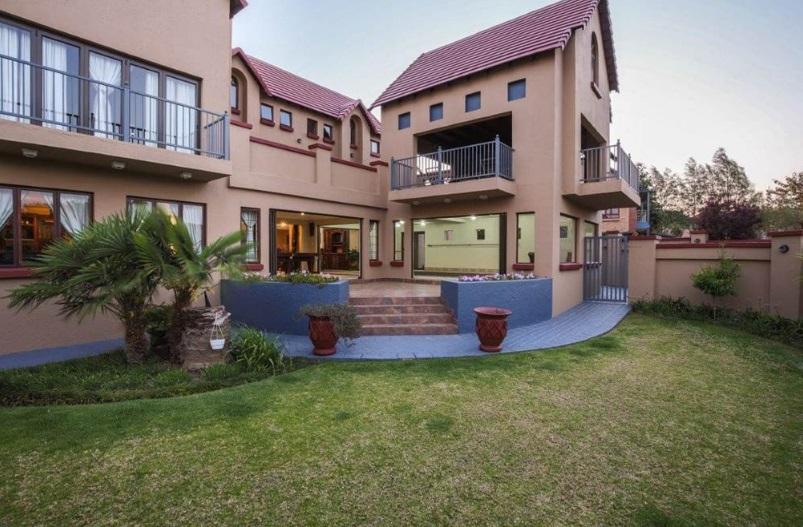 6 Bedroom Property for Sale in Midstream Estate Gauteng