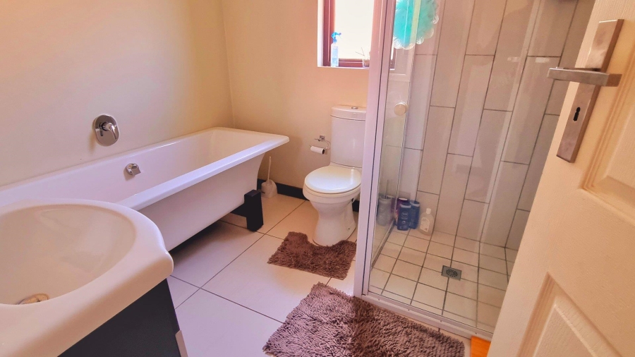 2 Bedroom Property for Sale in Halfway Gardens Gauteng