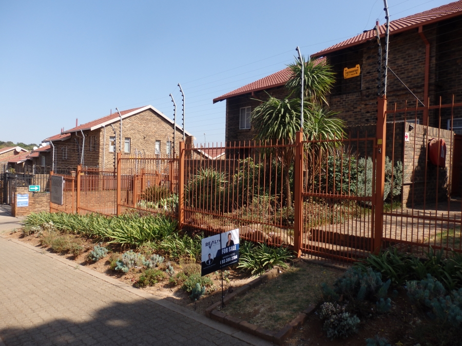 3 Bedroom Property for Sale in Garsfontein Gauteng