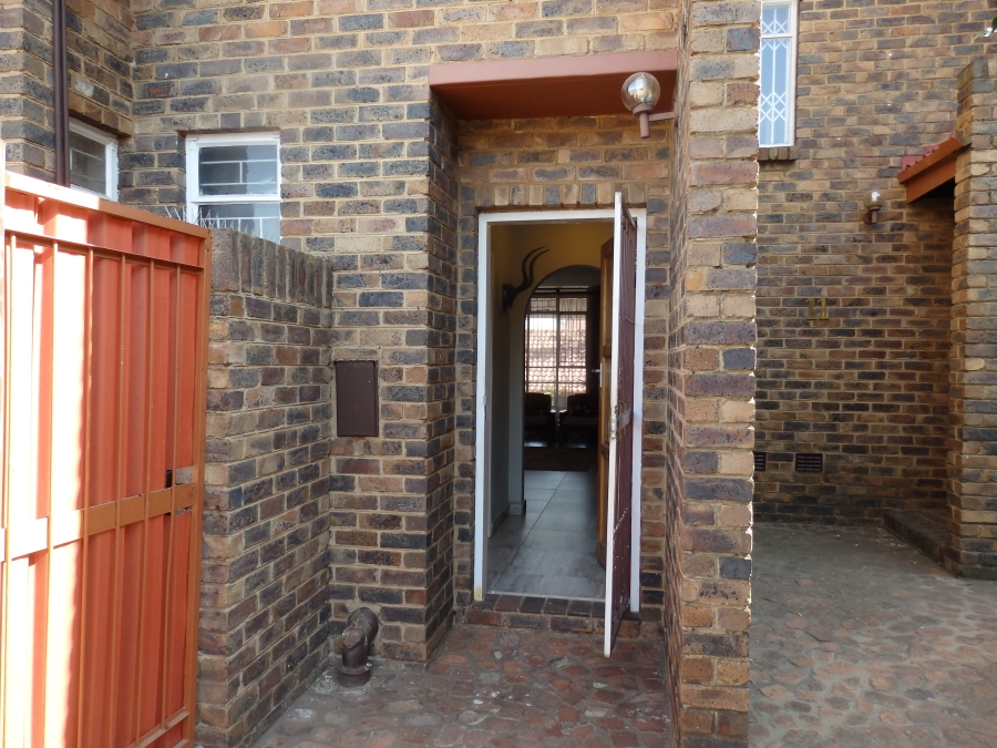 3 Bedroom Property for Sale in Garsfontein Gauteng