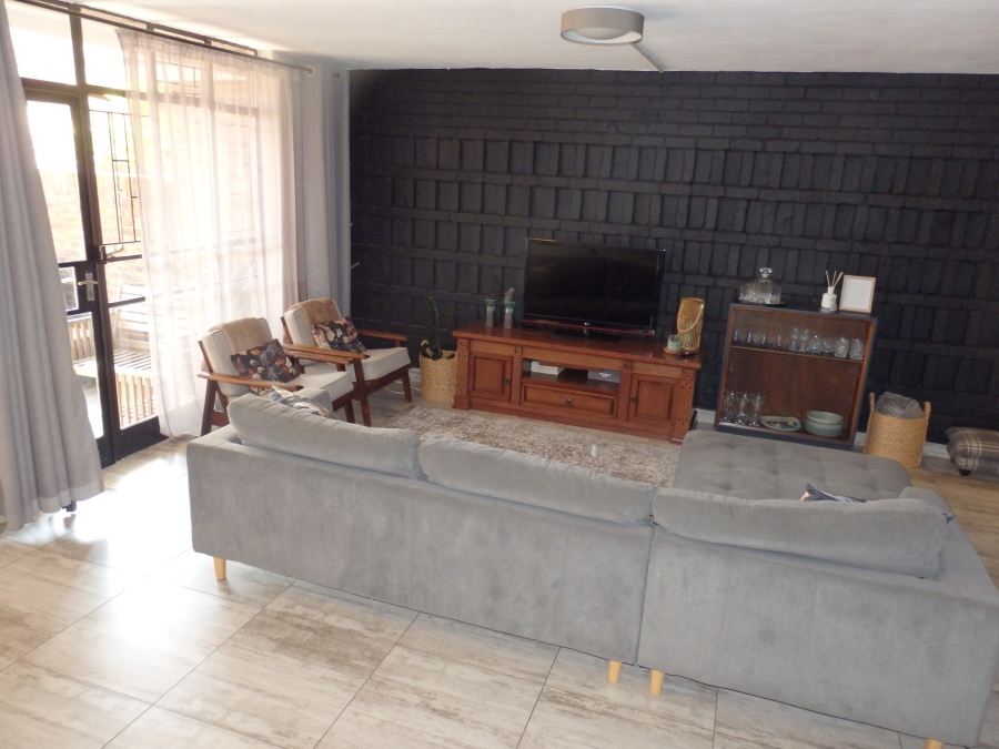 3 Bedroom Property for Sale in Garsfontein Gauteng