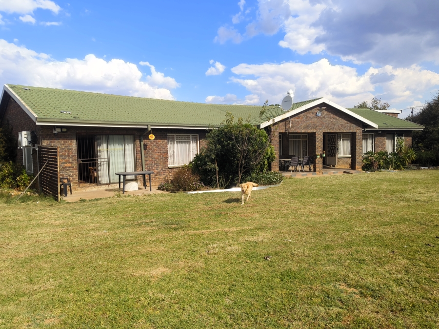 6 Bedroom Property for Sale in Lewzene Estate Gauteng