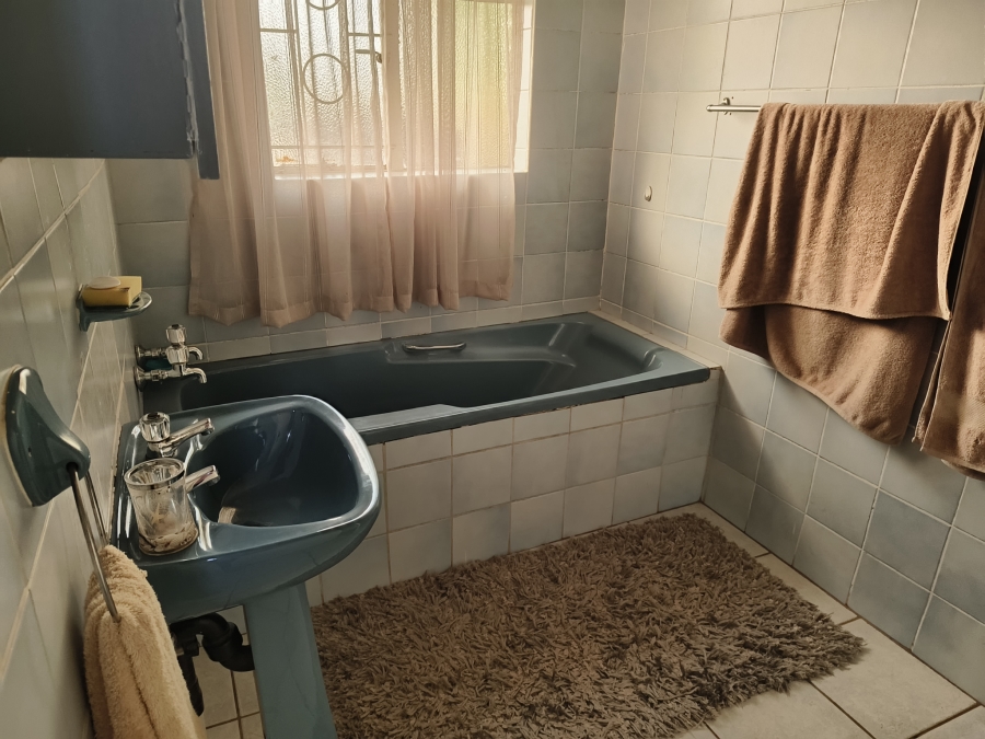 6 Bedroom Property for Sale in Lewzene Estate Gauteng