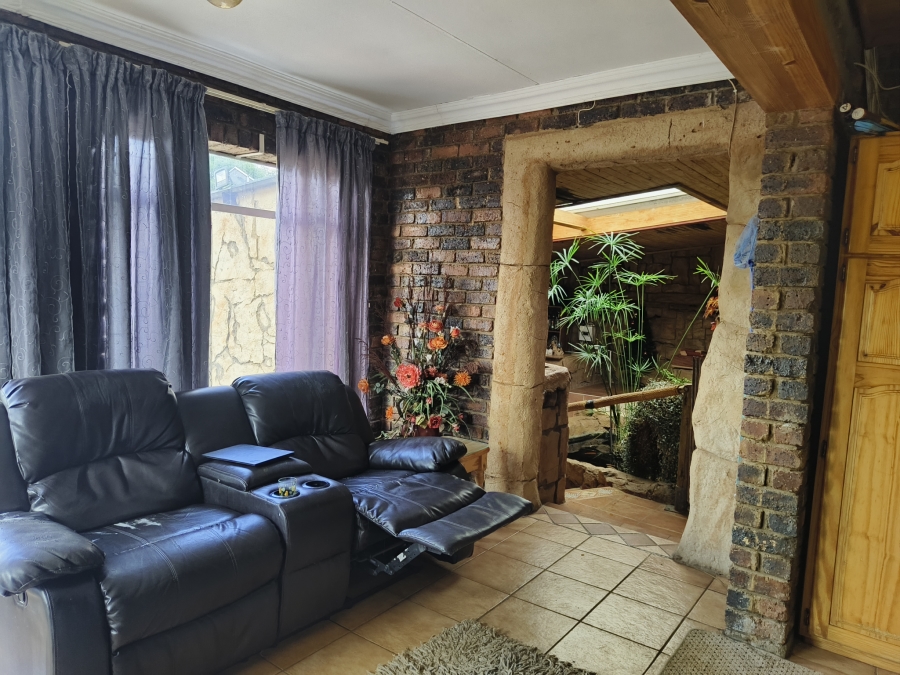 6 Bedroom Property for Sale in Lewzene Estate Gauteng