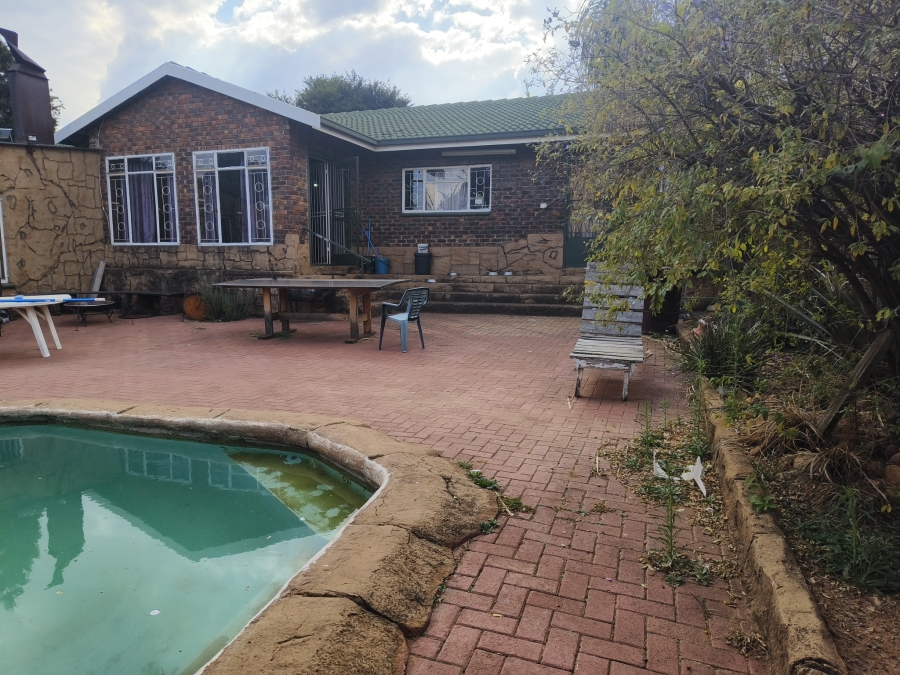 6 Bedroom Property for Sale in Lewzene Estate Gauteng