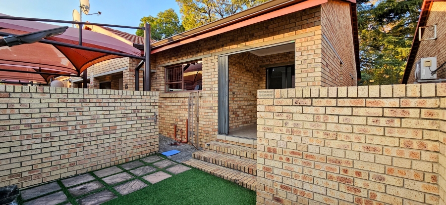 2 Bedroom Property for Sale in Three Rivers Proper Gauteng