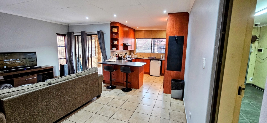 2 Bedroom Property for Sale in Three Rivers Proper Gauteng