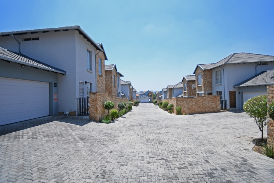 3 Bedroom Property for Sale in Noordhang Gauteng