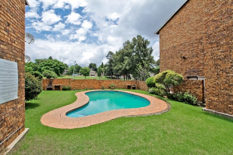 2 Bedroom Property for Sale in Robindale Gauteng