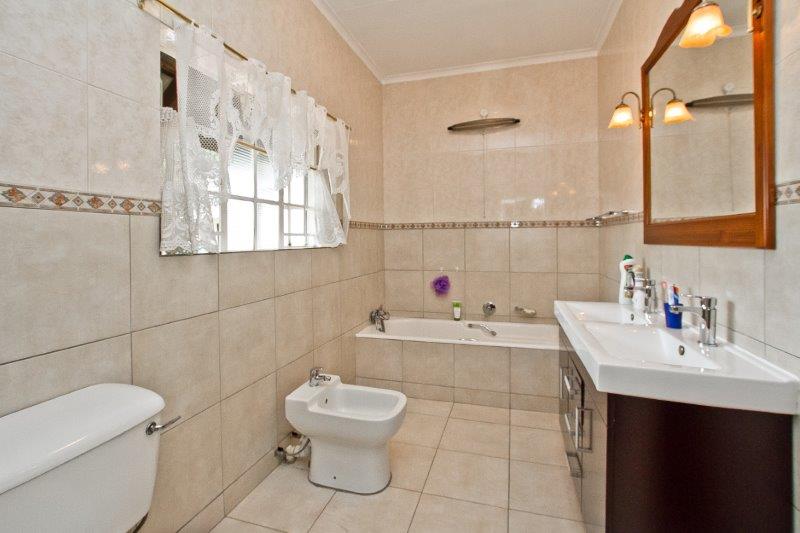 4 Bedroom Property for Sale in Robindale Gauteng