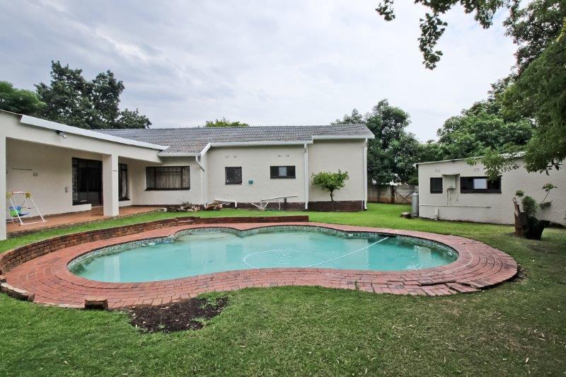 6 Bedroom Property for Sale in Robindale Gauteng