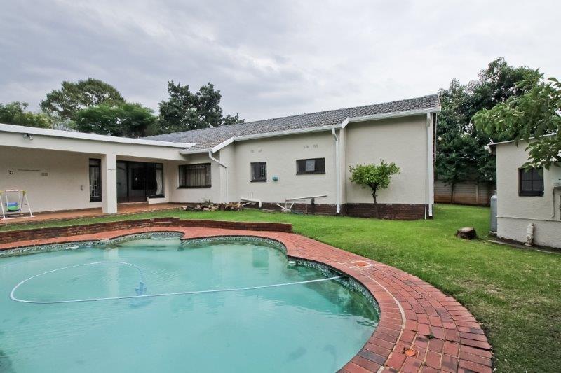 6 Bedroom Property for Sale in Robindale Gauteng