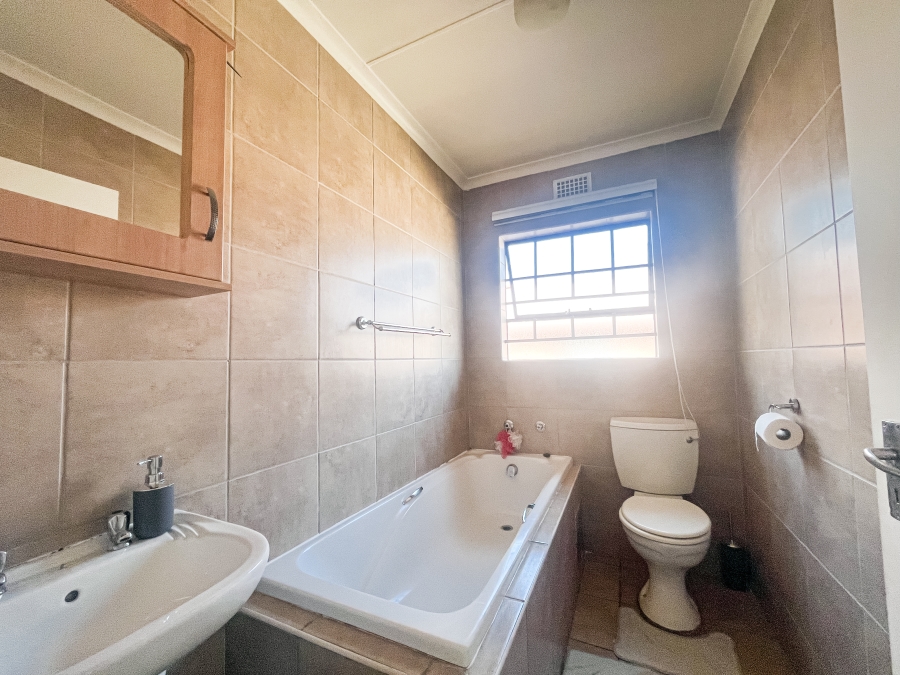 3 Bedroom Property for Sale in Thatch Hill Estate Gauteng