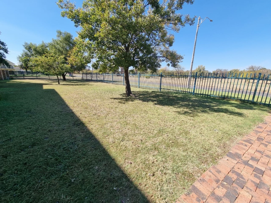 3 Bedroom Property for Sale in Three Rivers Proper Gauteng