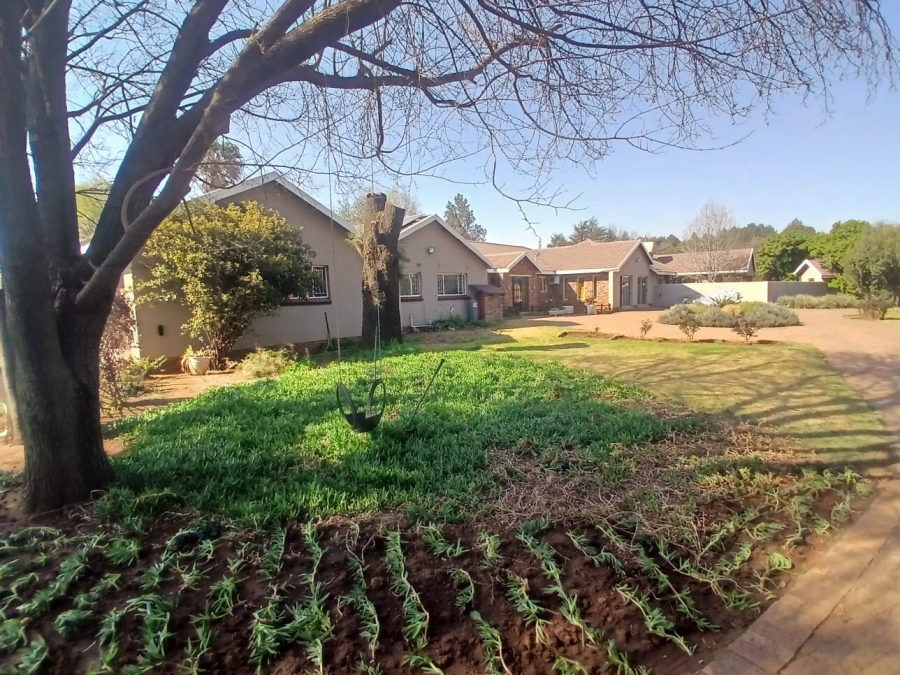 6 Bedroom Property for Sale in Unitas Park Gauteng