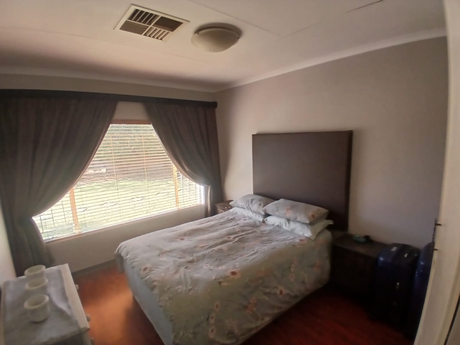 6 Bedroom Property for Sale in Unitas Park Gauteng