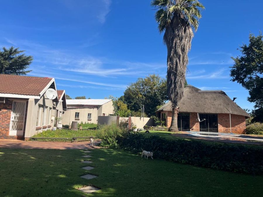 6 Bedroom Property for Sale in Unitas Park Gauteng