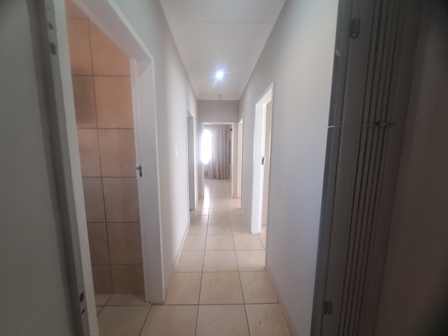 4 Bedroom Property for Sale in Rothdene Gauteng