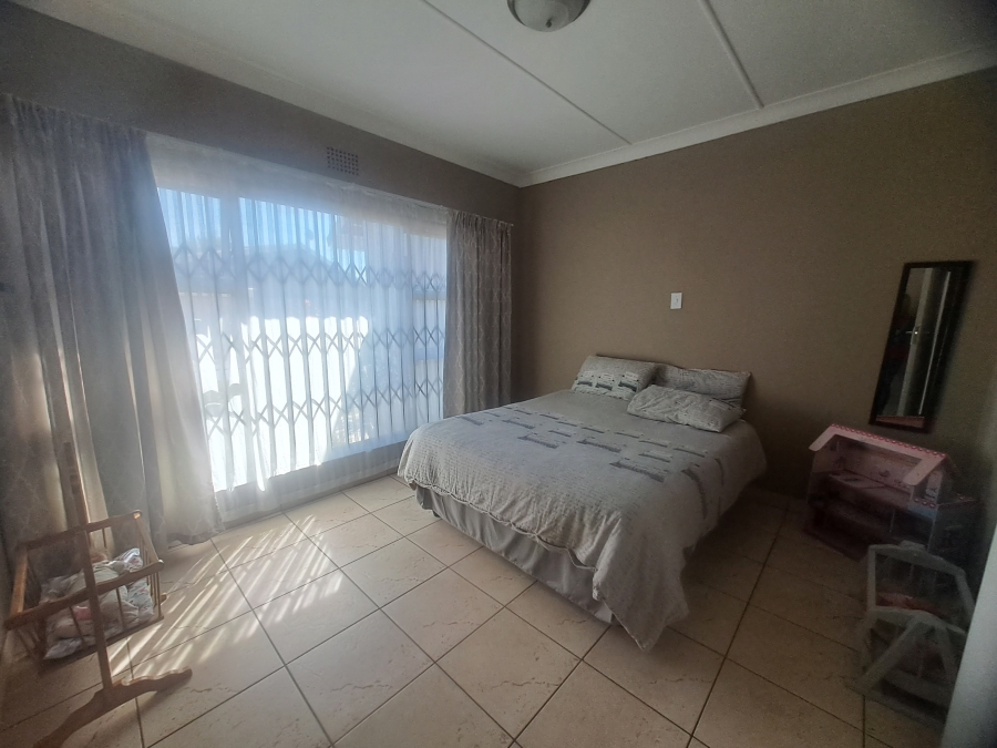 4 Bedroom Property for Sale in Rothdene Gauteng