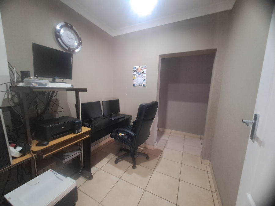 4 Bedroom Property for Sale in Rothdene Gauteng